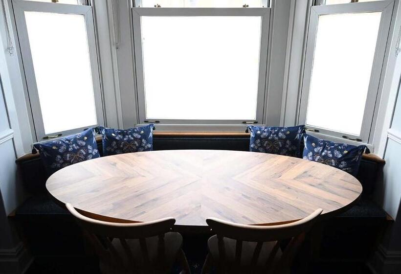 مبيت وإفطار The Hathaways