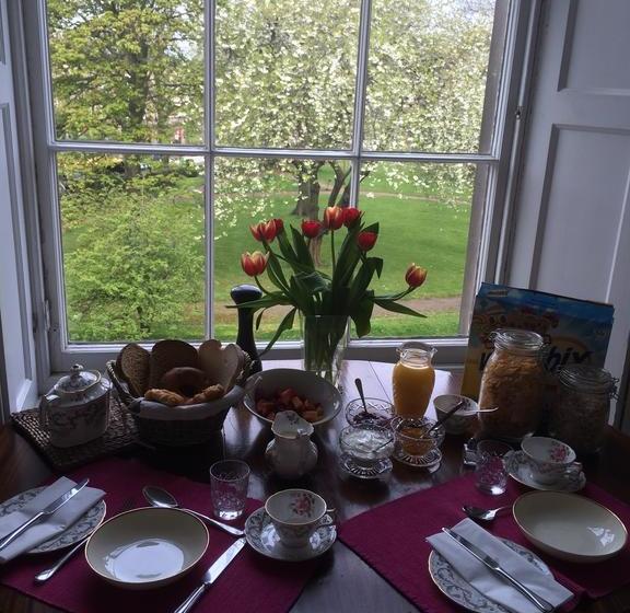 Aamiaismajoitus (B&B) The Randolph Rooms