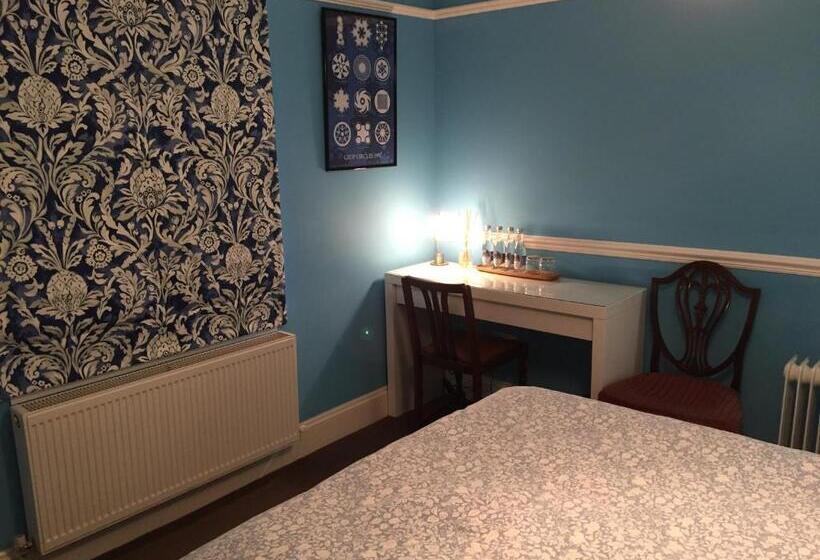 Bed and Breakfast Circles Guest House