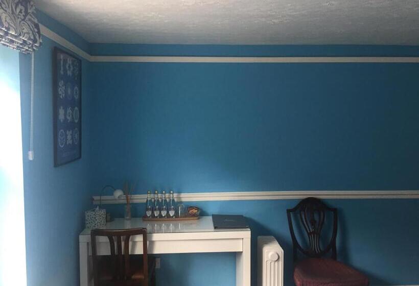 Bed and Breakfast Circles Guest House