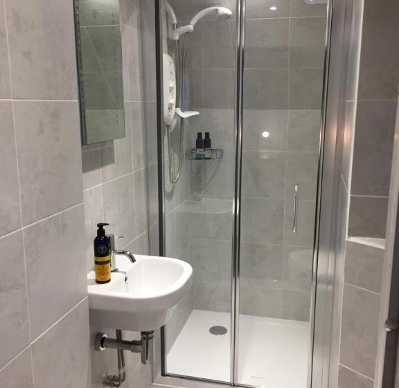 Bed and Breakfast Circles Guest House