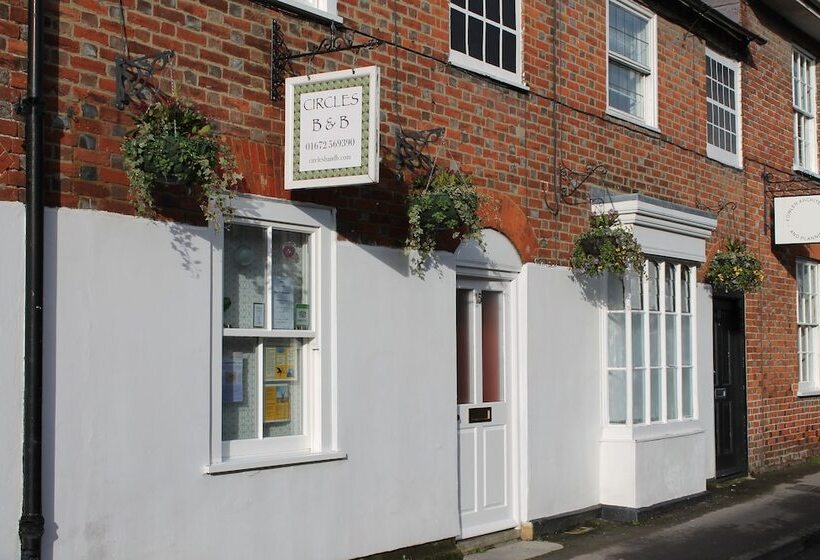 Bed and Breakfast Circles Guest House