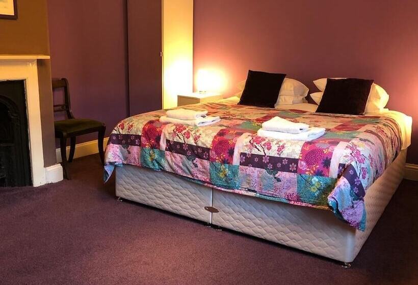 Bed and Breakfast Circles Guest House