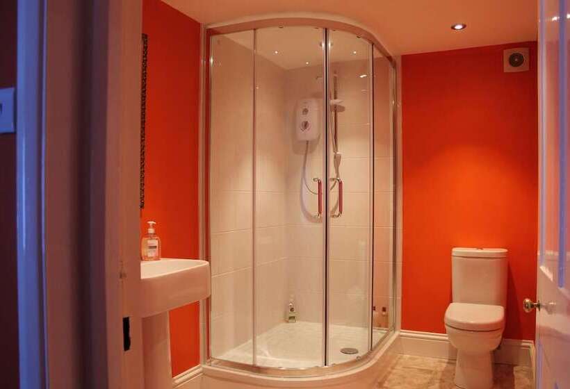 Bed and Breakfast Circles Guest House