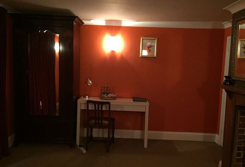 Bed and Breakfast Circles Guest House