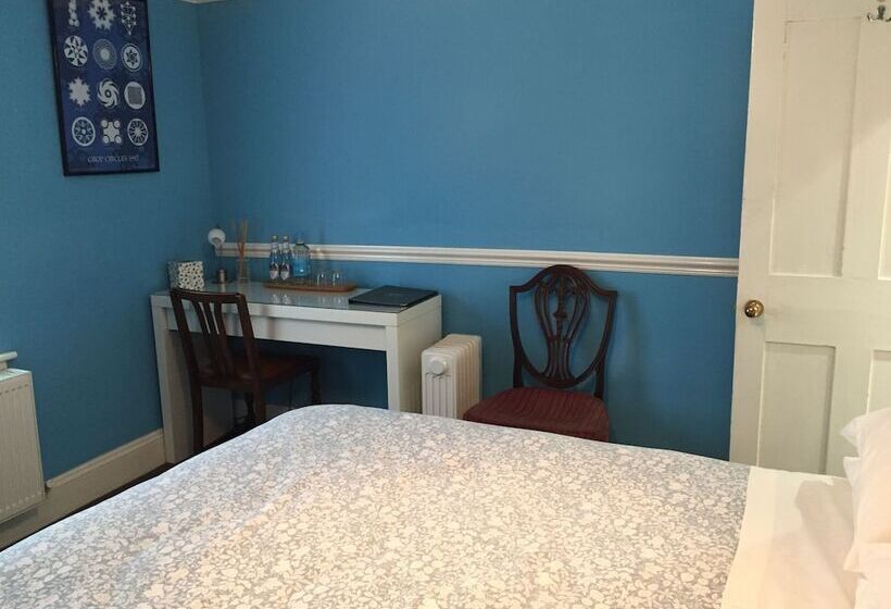 Bed and Breakfast Circles Guest House