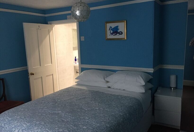 Bed and Breakfast Circles Guest House