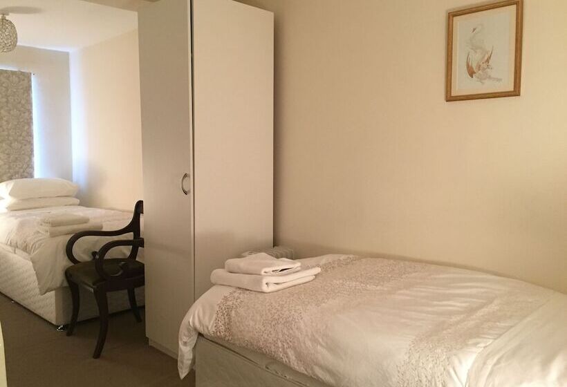 Bed and Breakfast Circles Guest House