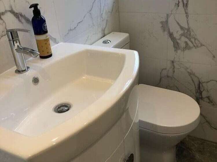 Bed and Breakfast Circles Guest House