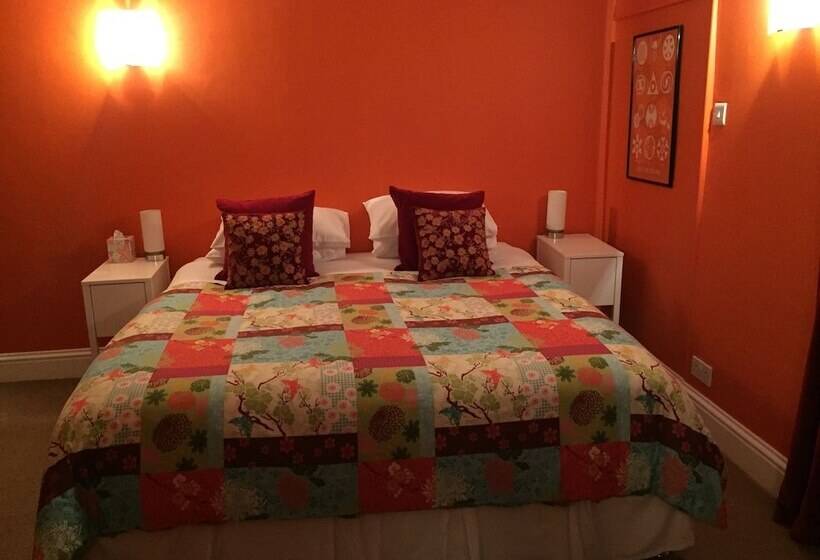 Bed and Breakfast Circles Guest House