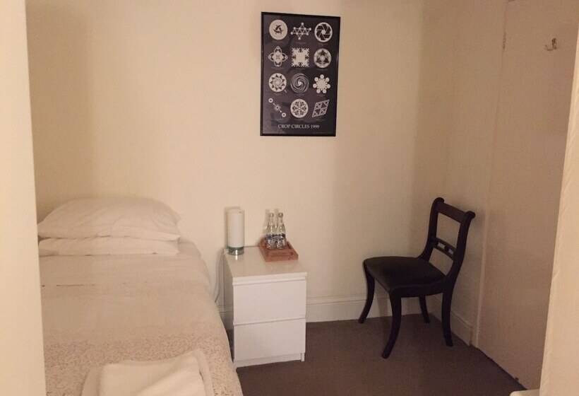 Bed and Breakfast Circles Guest House