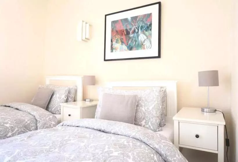 Colthrop Manor B&b