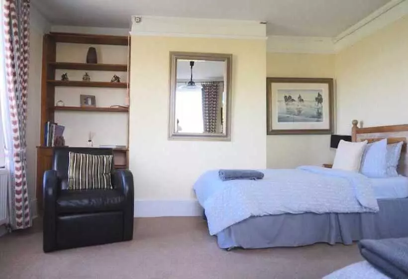 Colthrop Manor B&b