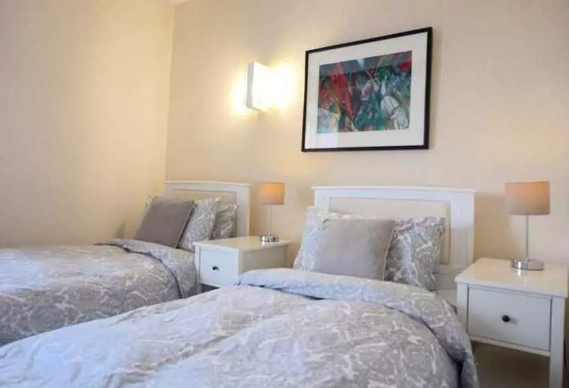 Colthrop Manor B&b