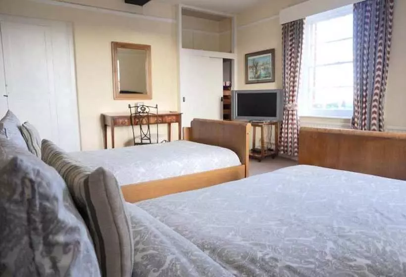 Colthrop Manor B&b