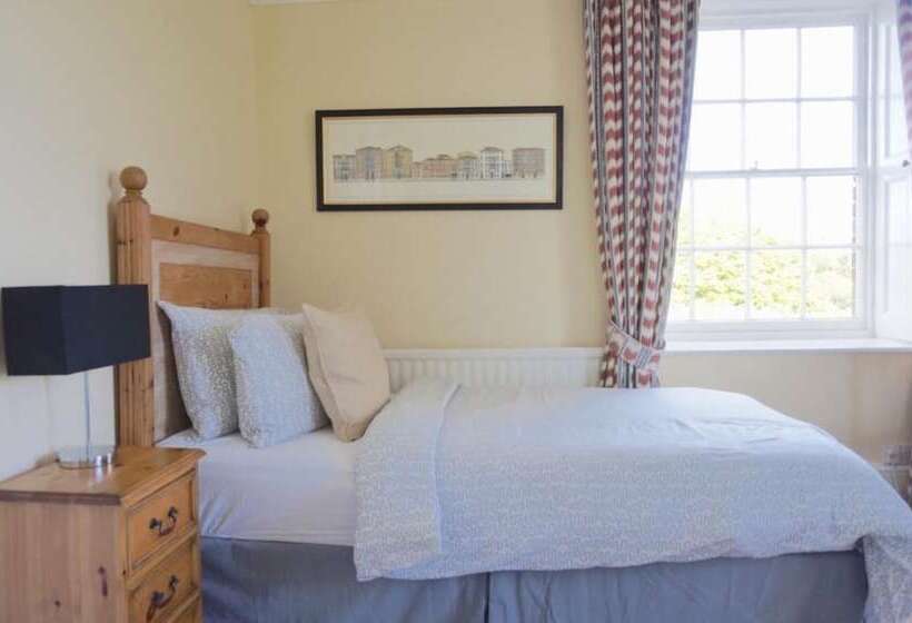 Colthrop Manor B&b