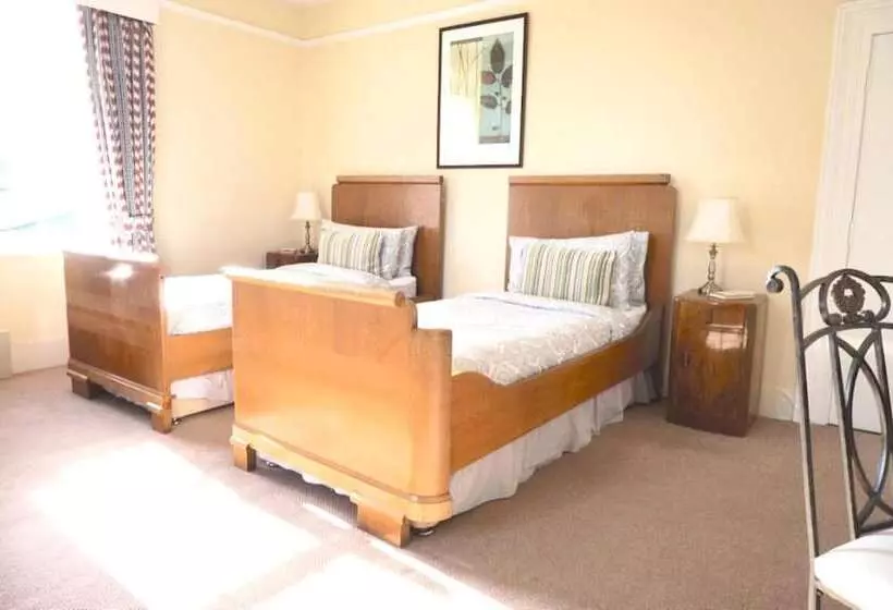 Colthrop Manor B&b