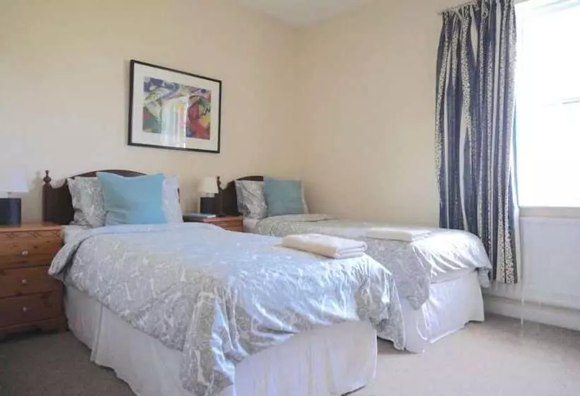 Colthrop Manor B&b