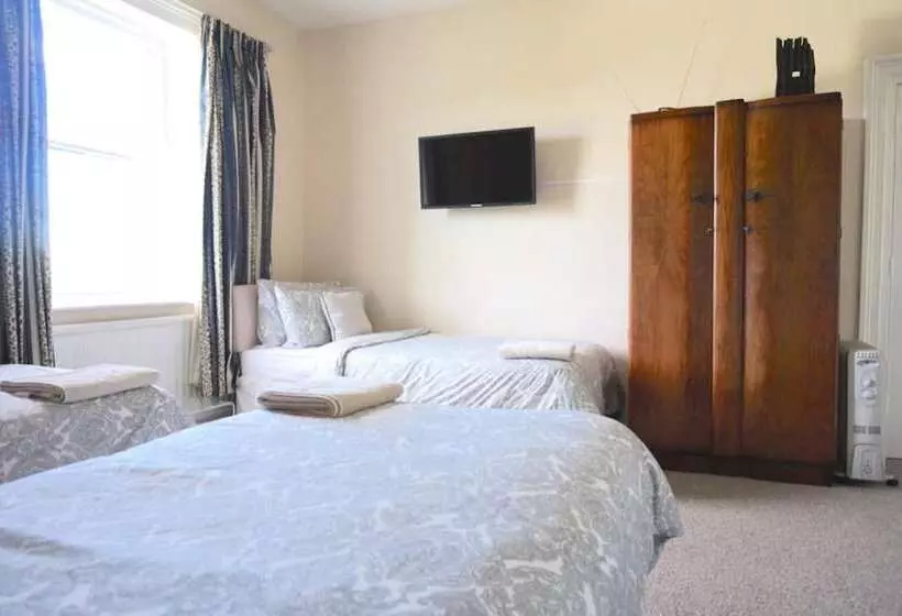Colthrop Manor B&b