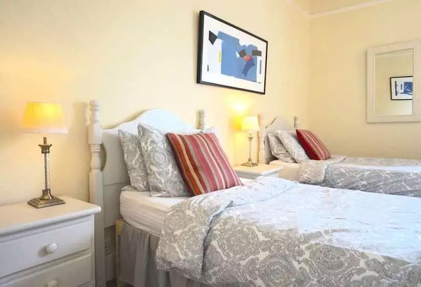 Colthrop Manor B&b