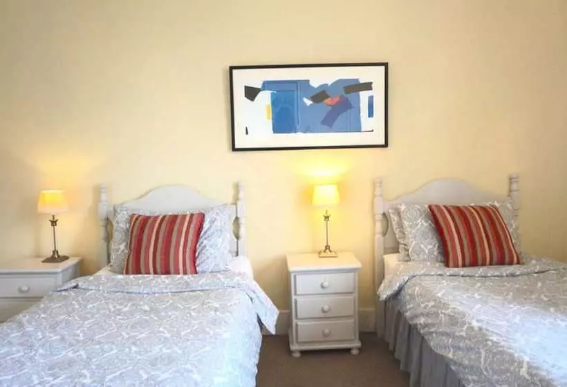 Colthrop Manor B&b