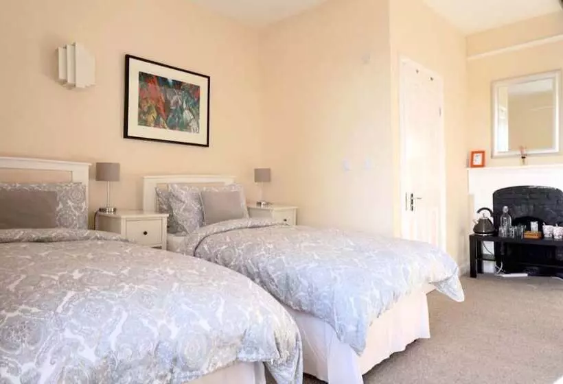 Colthrop Manor B&b
