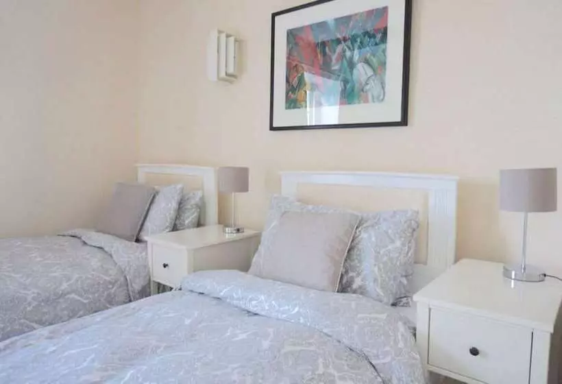 Colthrop Manor B&b