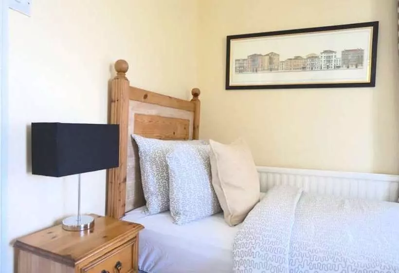 Colthrop Manor B&b