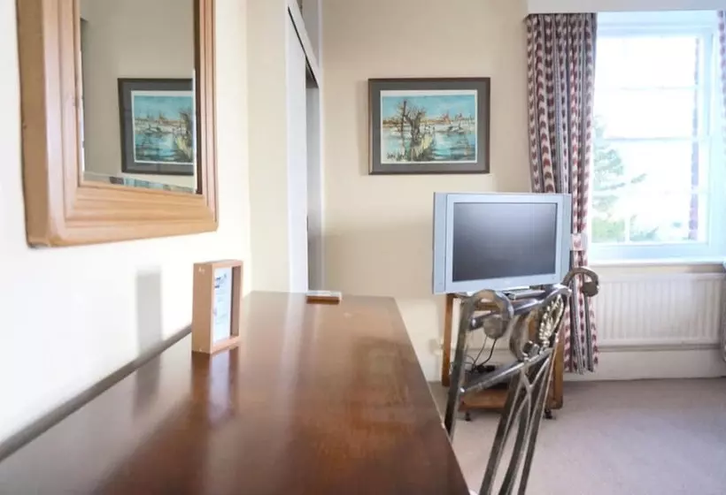 Colthrop Manor B&b