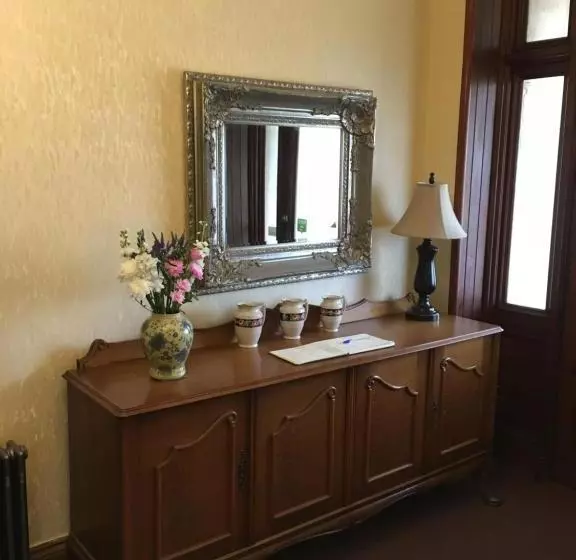 Conval House Bed And Breakfast