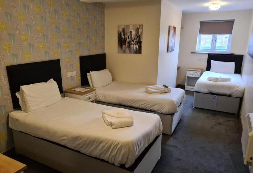 בית מלון כפרי The Avenue Club And Lodge