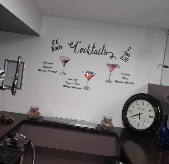 בית מלון כפרי The Avenue Club And Lodge