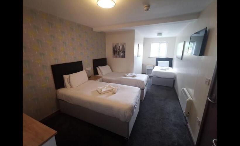 בית מלון כפרי The Avenue Club And Lodge