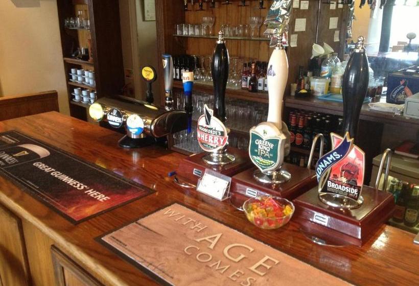 בית מלון כפרי The Butchers Arms Freehouse