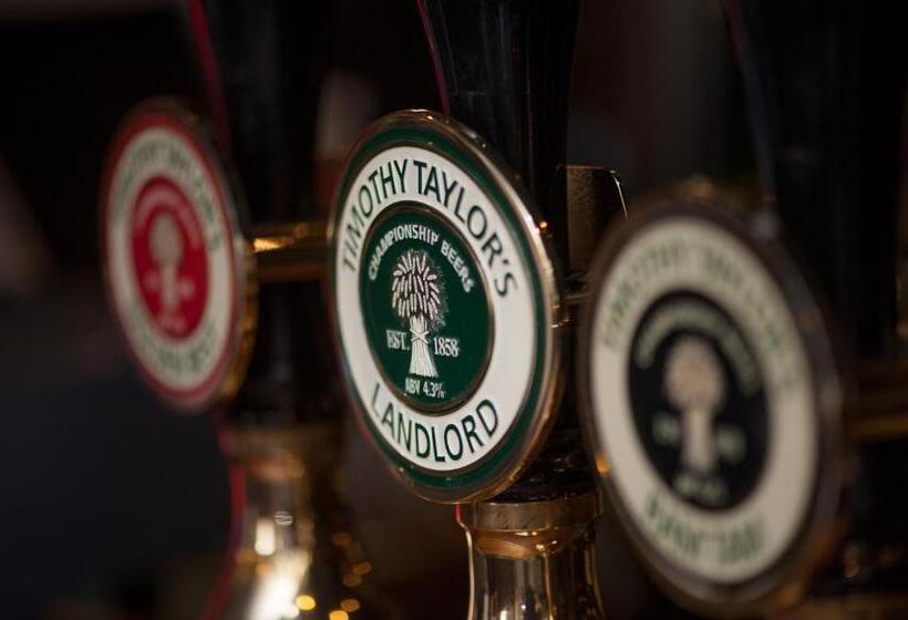 فندق The Racehorses