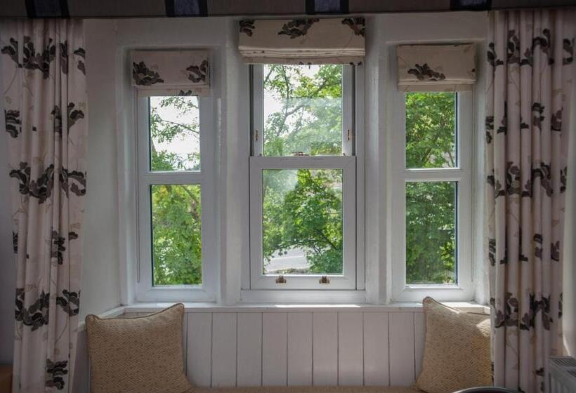 فندق The Racehorses