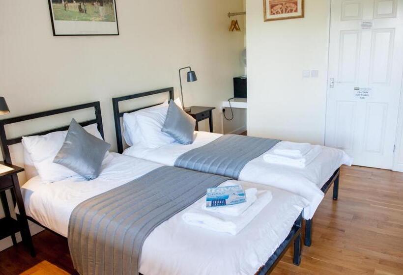 모텔 Cowbridge Cabins