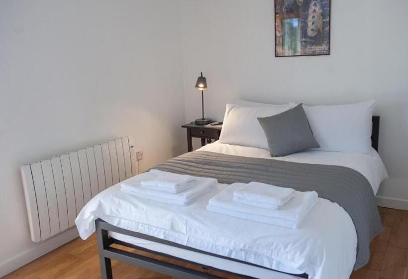 모텔 Cowbridge Cabins