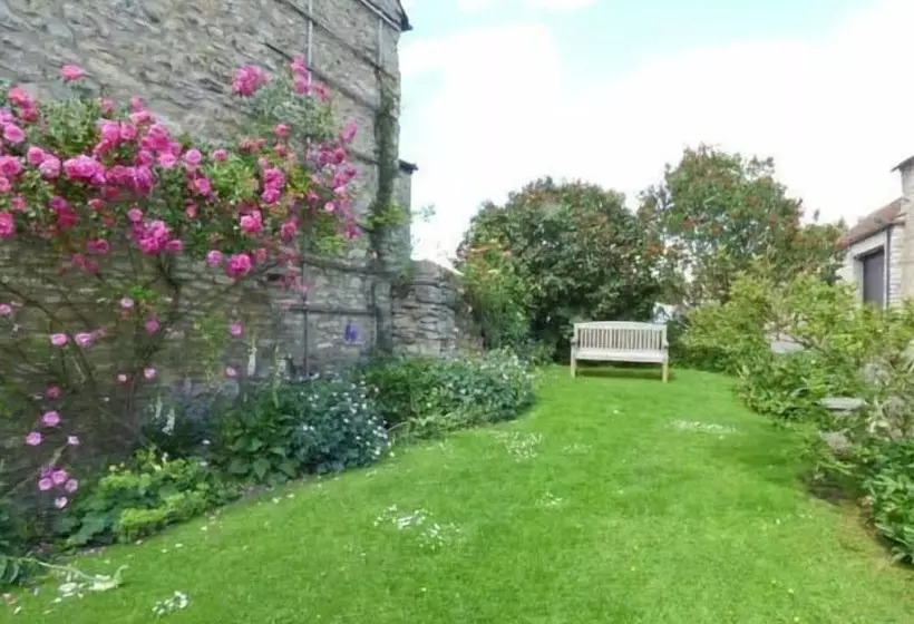 Pear Tree House B&b