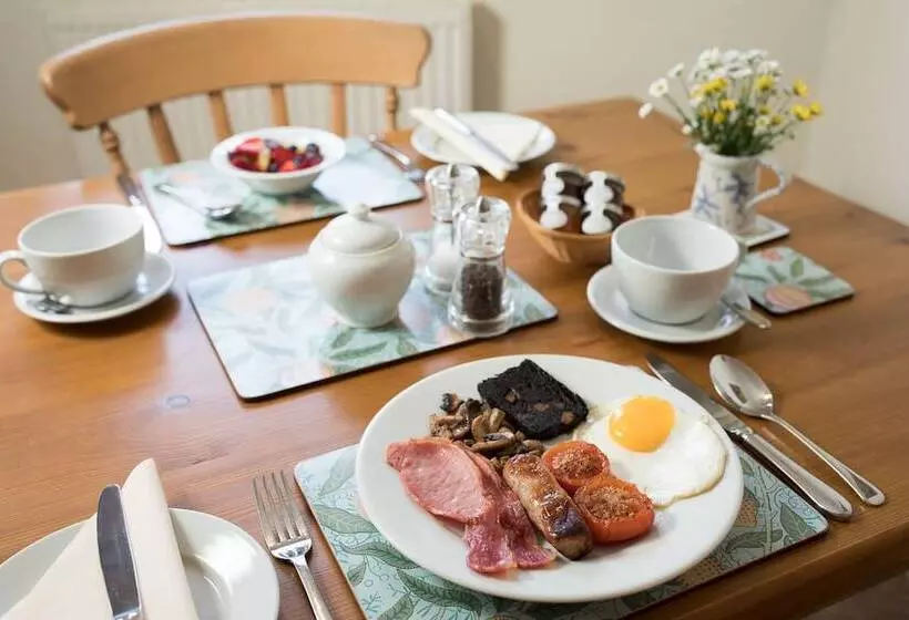 Pear Tree House B&b