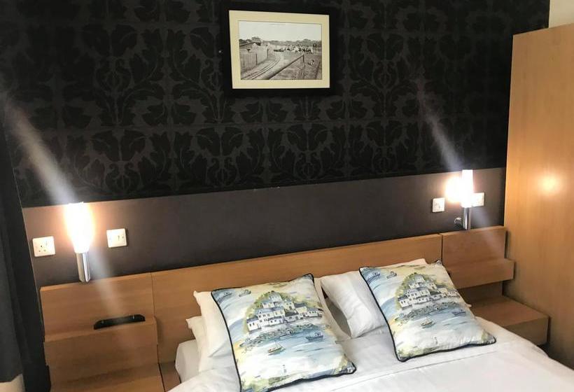 The Anchor Hotel & Bars