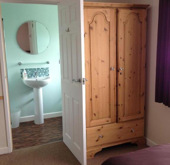 Aamiaismajoitus (B&B) Fernlea Guest House