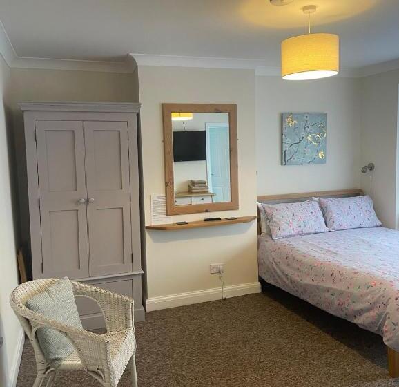 Aamiaismajoitus (B&B) Fernlea Guest House