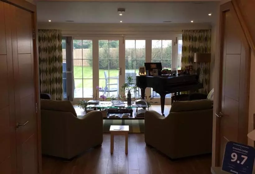 Aamiaismajoitus (B&B) Greenlees Lodge