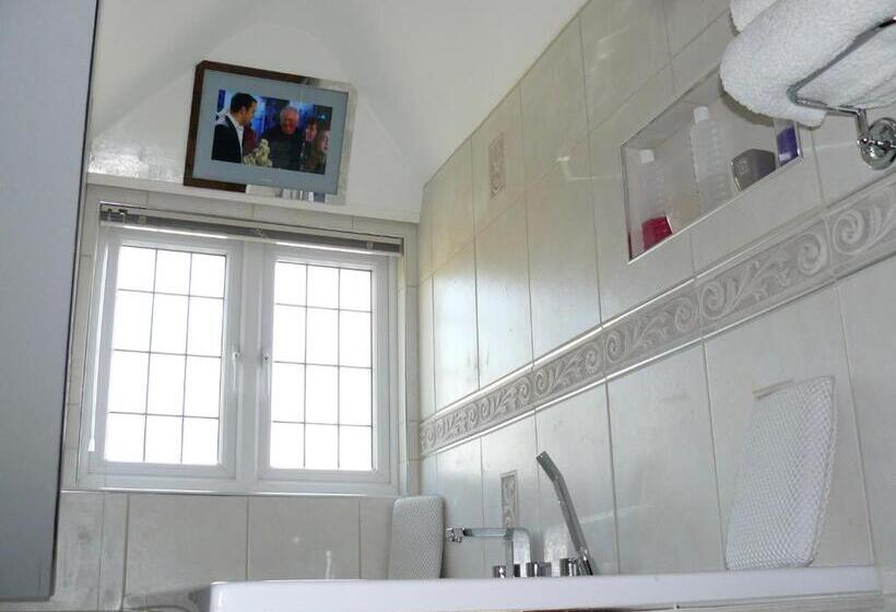 تختخواب و صبحانه Riverside Escape