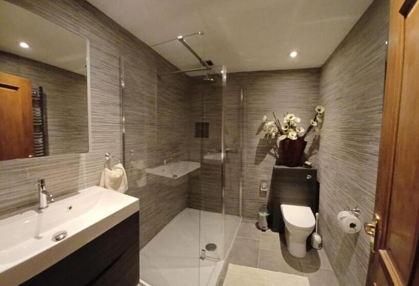 تختخواب و صبحانه Riverside Escape