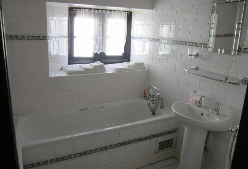 مبيت وإفطار The Crosskeys Inn