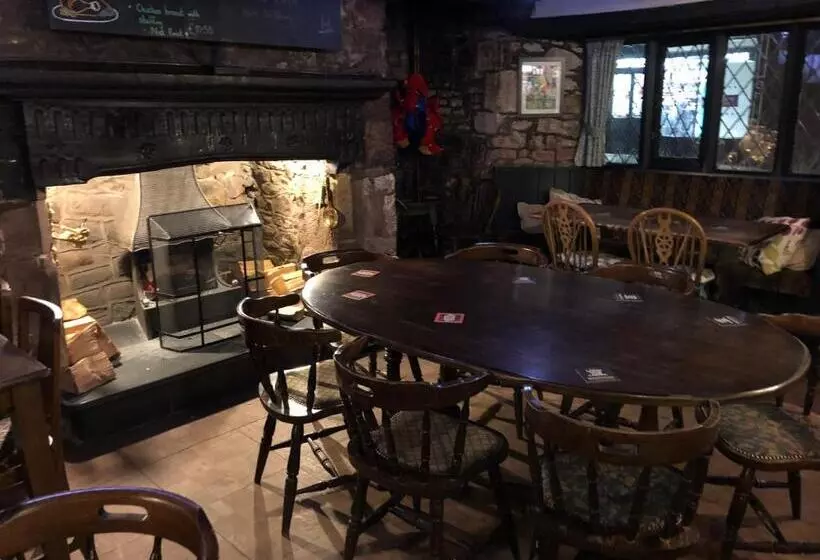 تختخواب و صبحانه The Crosskeys Inn