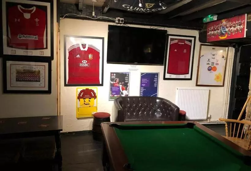 تختخواب و صبحانه The Crosskeys Inn