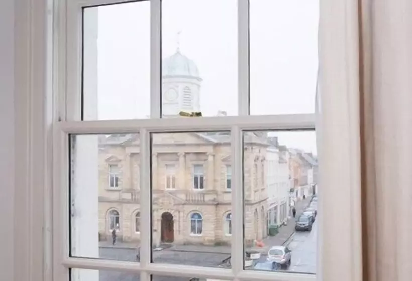 تختخواب و صبحانه The Townhouse